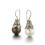 Unieke oorhangers met witte zuidzee en tahiti parel