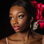 beautiful Anisha gefotografeerd door rob mussert, met de gouden gegranuleerde oorbellen