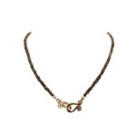 Ruwe zwarte diamanten halsketting met 19 kt witgouden sluiting