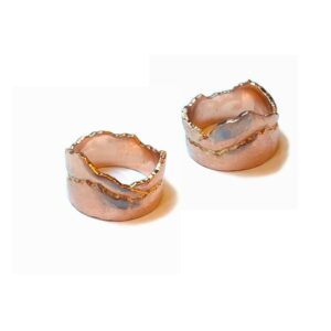 unieke verlovings ring in de contouren van mount Anna Pourna