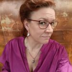 roze/paarse edison parels aan 18 kt roodgouden moustachique wisselsysteem oorbellen